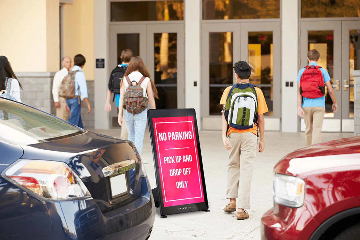 43-inch Evo Roll Pro Portable Digital Signage Display, IP65 Rated, 2000 Nits Brightness - Image 6