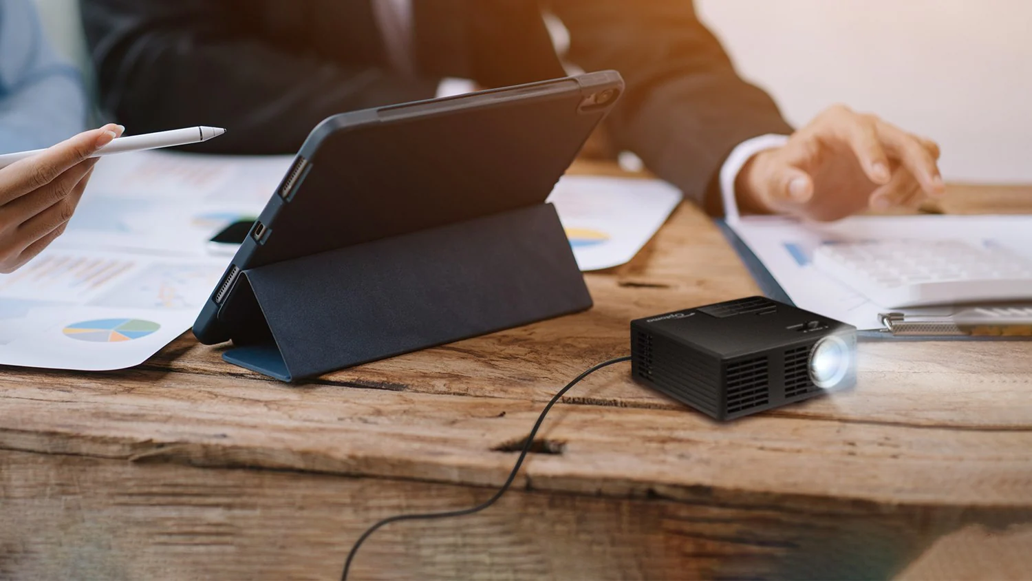 Optoma ML750i Portable LED Projector WXGA HD 700 Lumens - Image 2