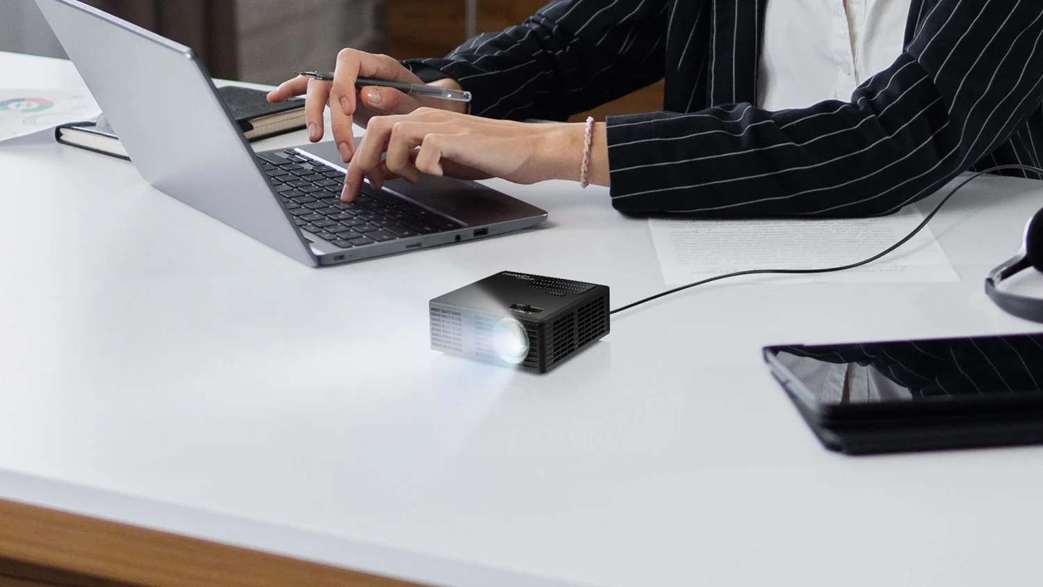 Optoma ML750i Portable LED Projector WXGA HD 700 Lumens - Image 5